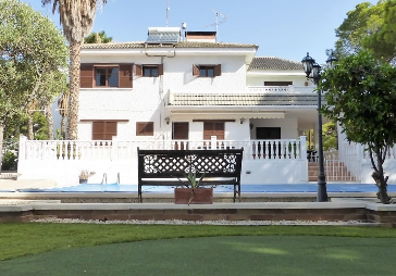 5 Bedroom Detached For Sale