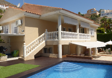 4 Bedroom Chalet For Sale