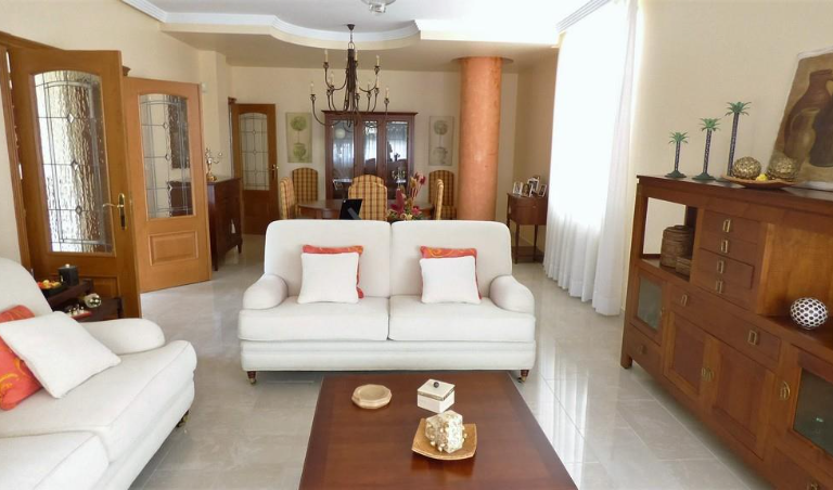 4 Bedroom Villa For Sale