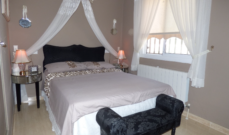 2 Bedroom Detached For Sale