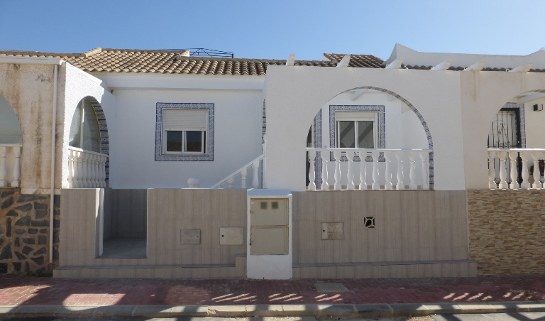 Main Photo of a 2 bedroom  Terraced House for sale