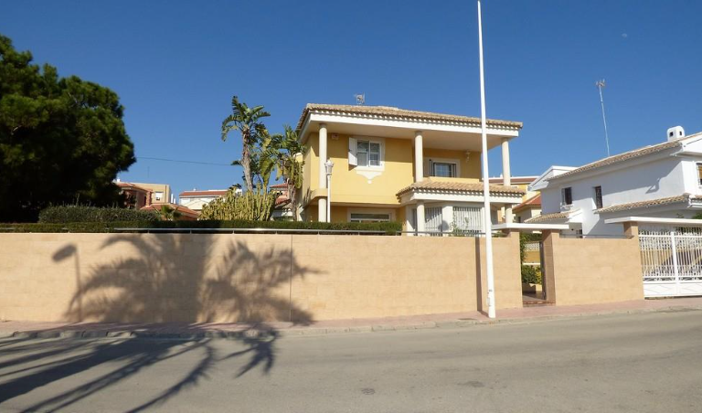 4 Bedroom Villa For Sale