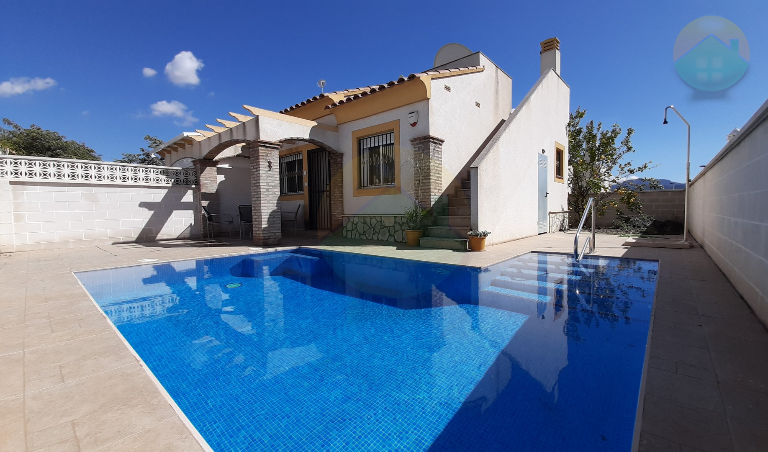 Semi-detached villa for sale