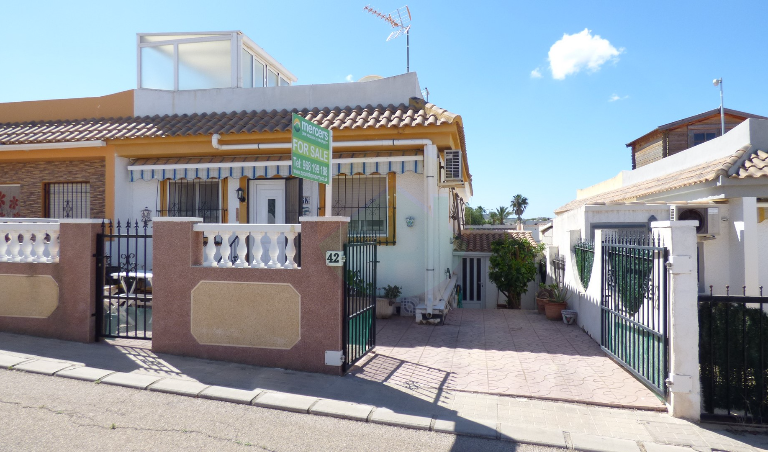 2 bedroom Semi Detached villa For sale.