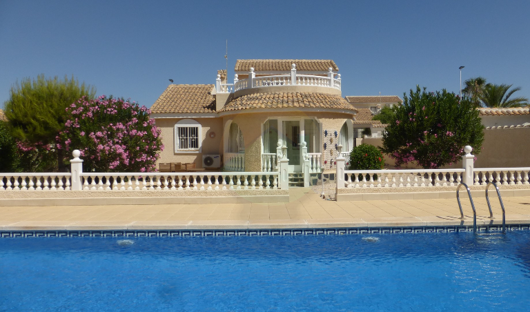 Detached villa for sale