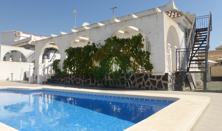 Main Photo of a 3 bedroom  Villa for sale