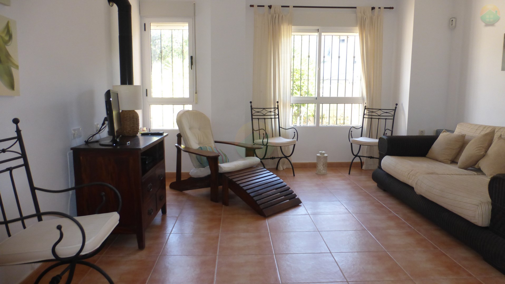 3 bedroom 2 bathroom Semi Detached villa For sale