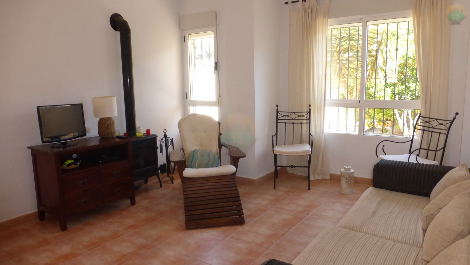 3 bedroom 2 bathroom Semi Detached villa For sale