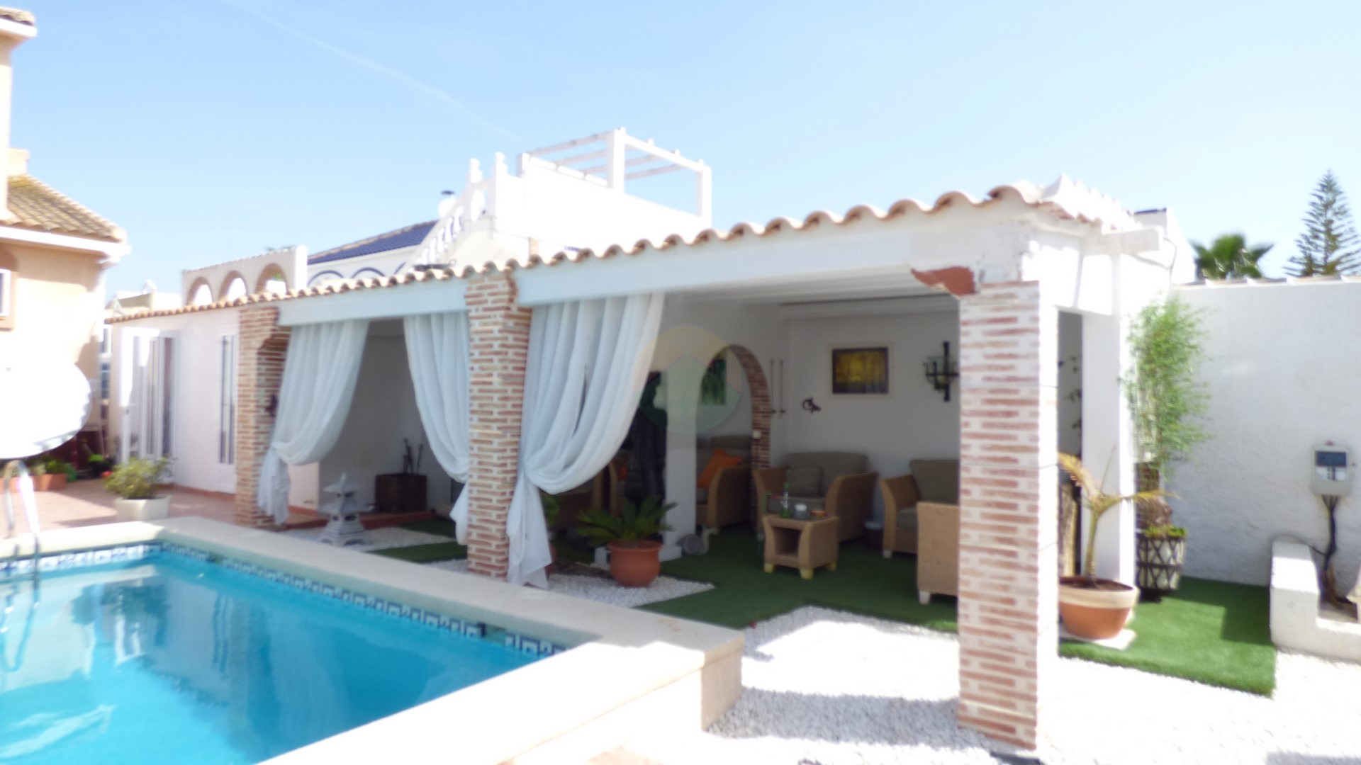 Detached villa with pool For Sale