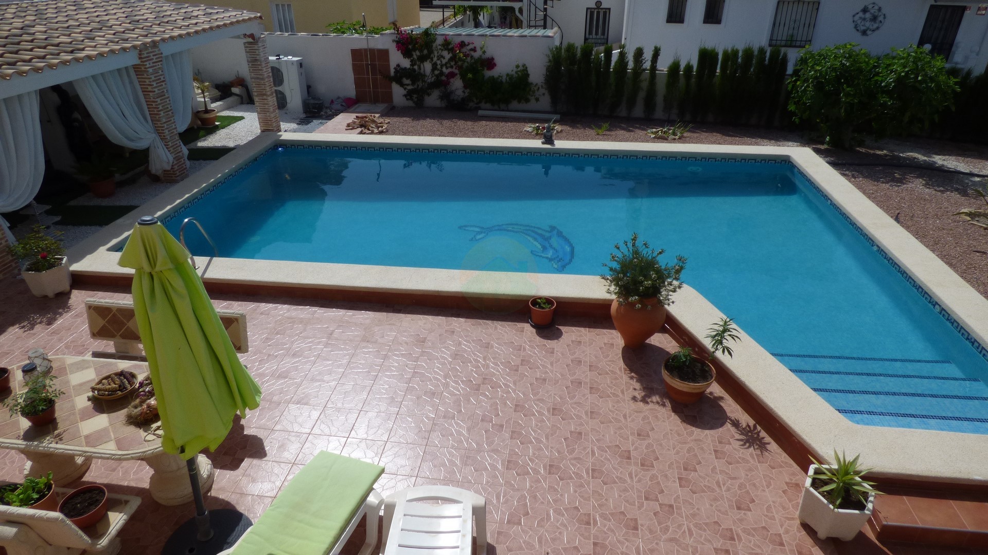 Detached villa with pool For Sale