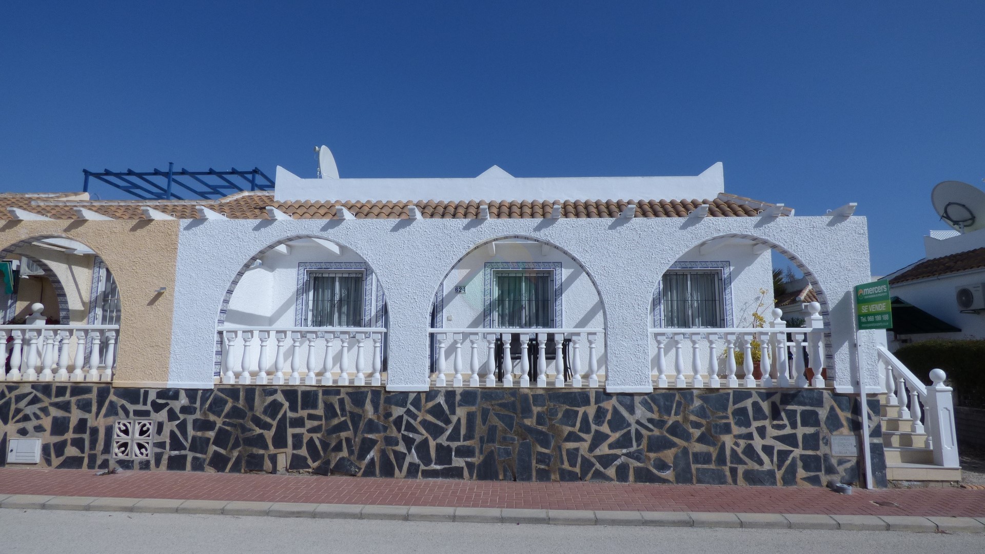 2 bedroom Semi Detached villa For sale.