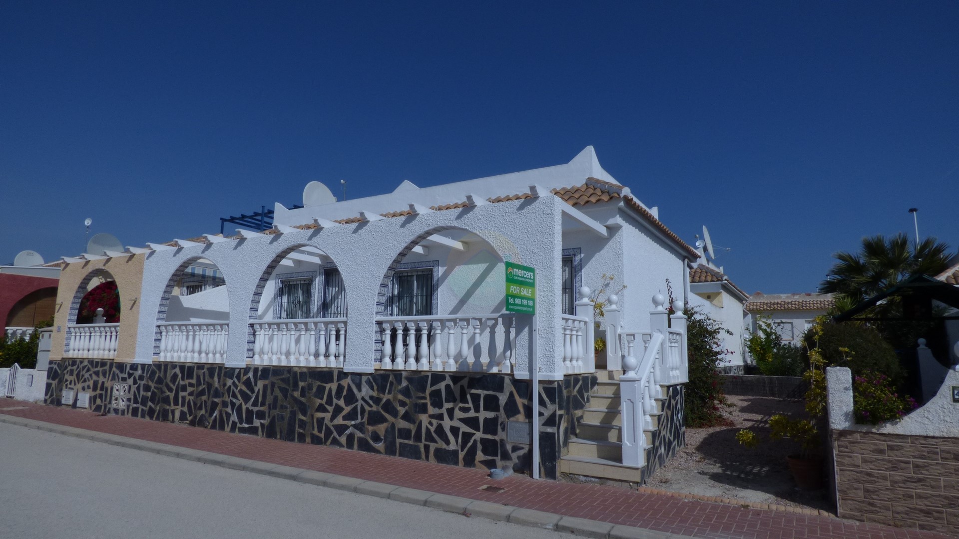 2 bedroom Semi Detached villa For sale.