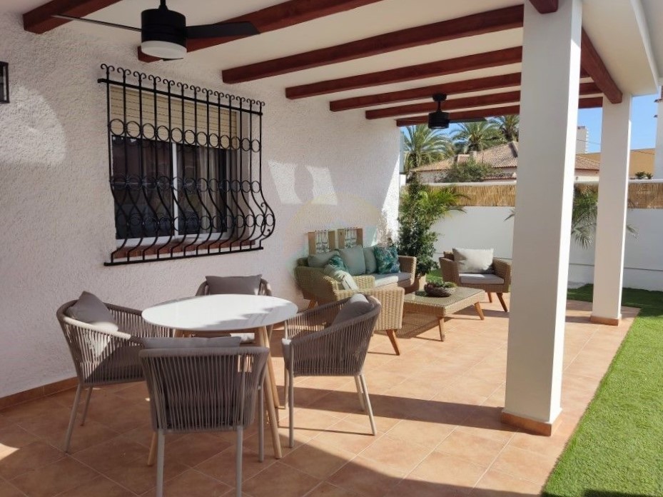 7 Bedroom detached villa For Sale