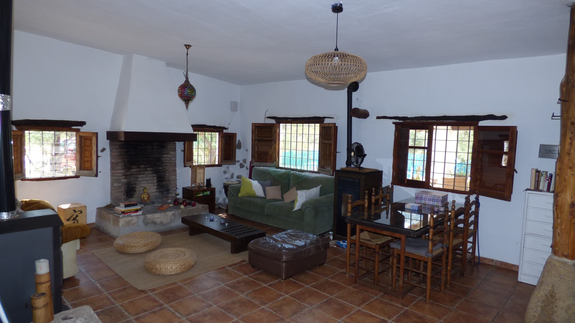 3 Bedroom Country house For Sale