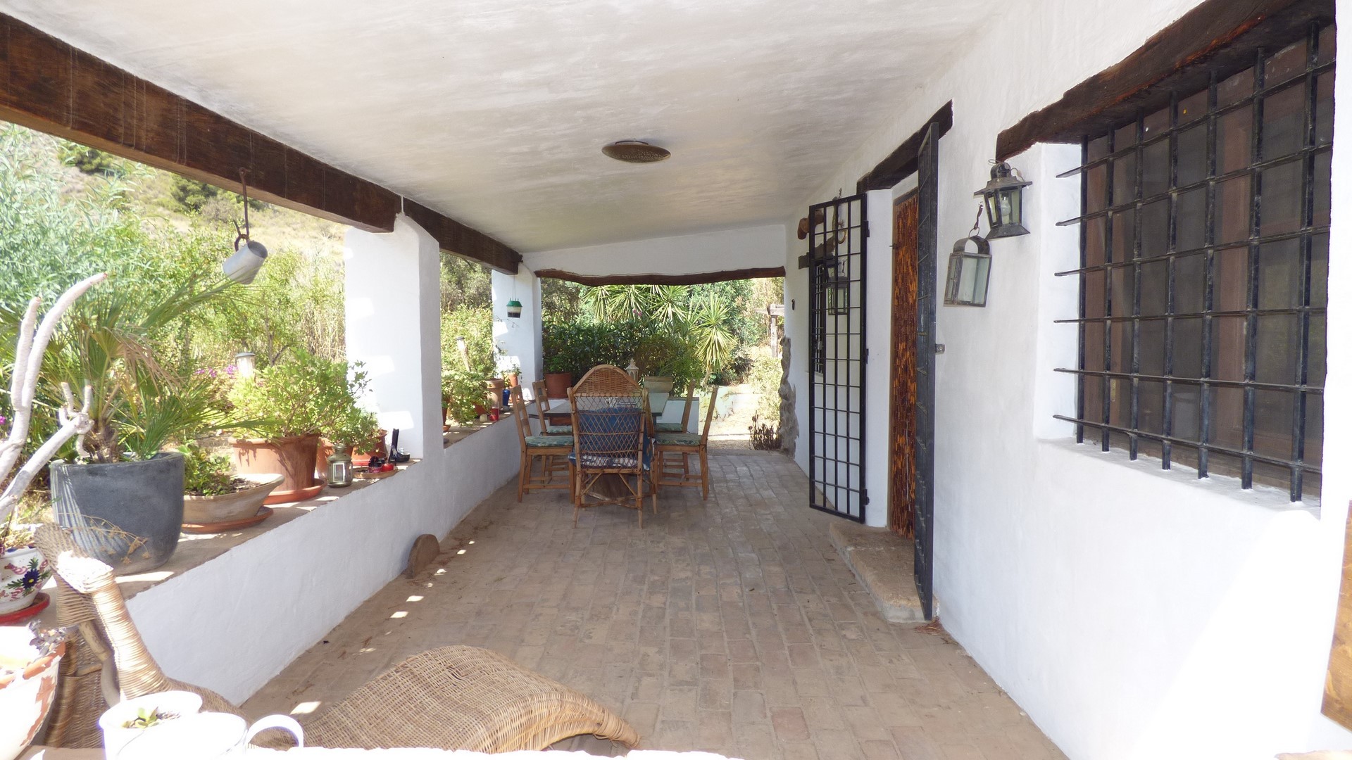 3 Bedroom Country house For Sale