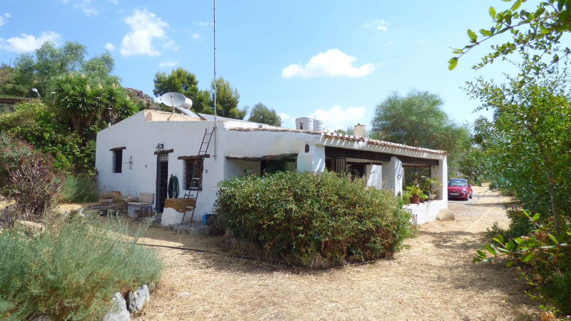 3 Bedroom Country house For Sale