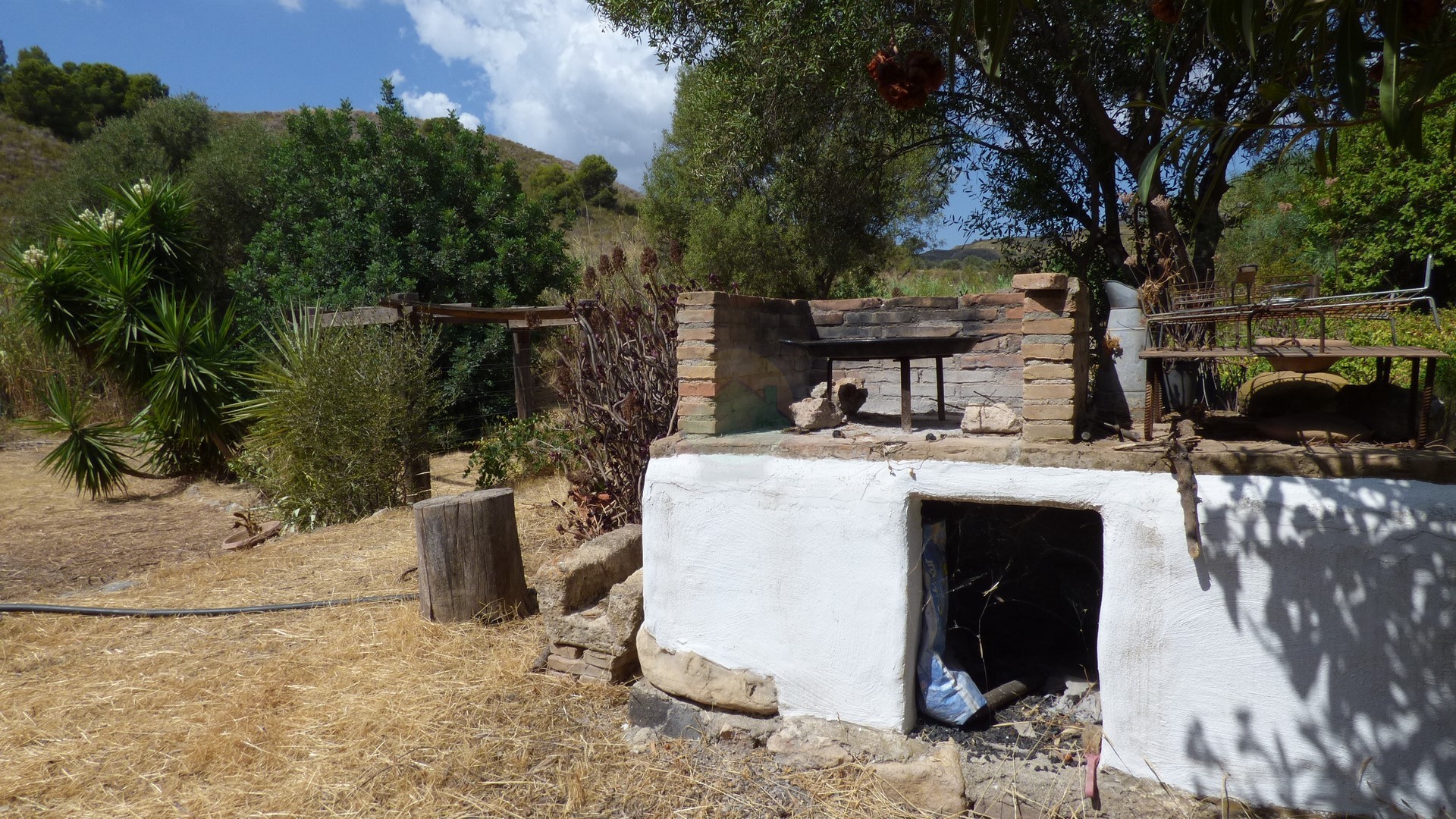 3 Bedroom Country house For Sale