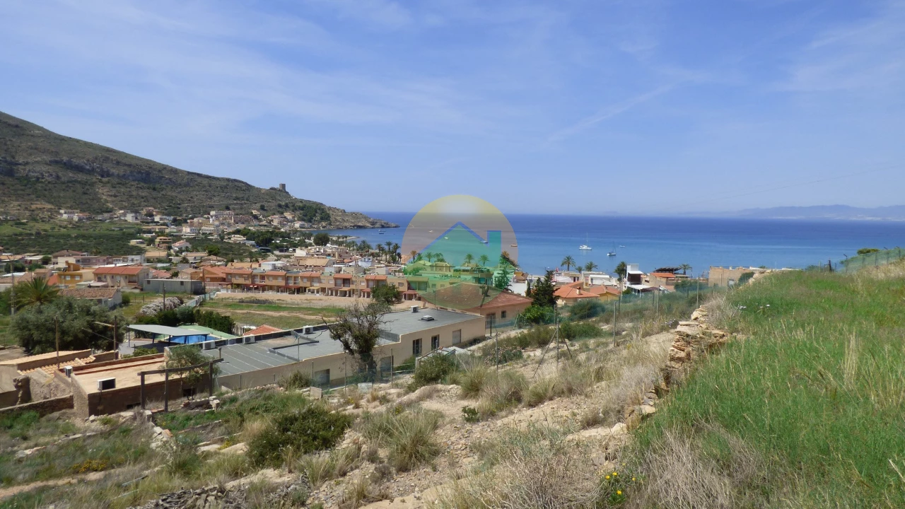 4 bedroom Semi-Detached Villa For sale