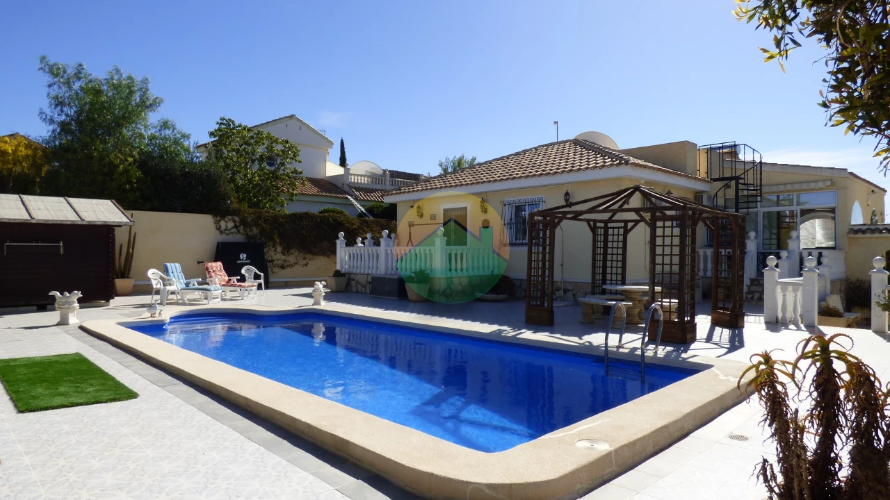 3 Bedroom Detached For Sale