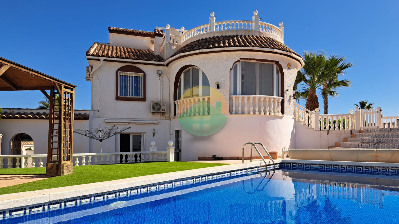 Villa mit Pool zum Verkauf