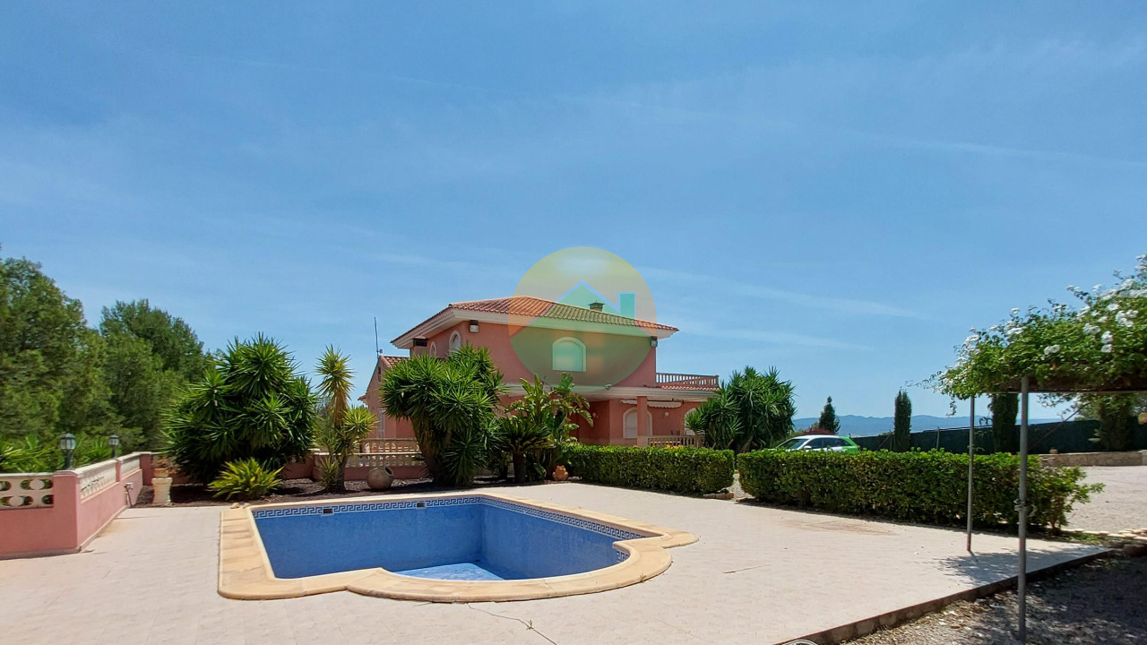 8 Bedroom  Country Villa For Sale