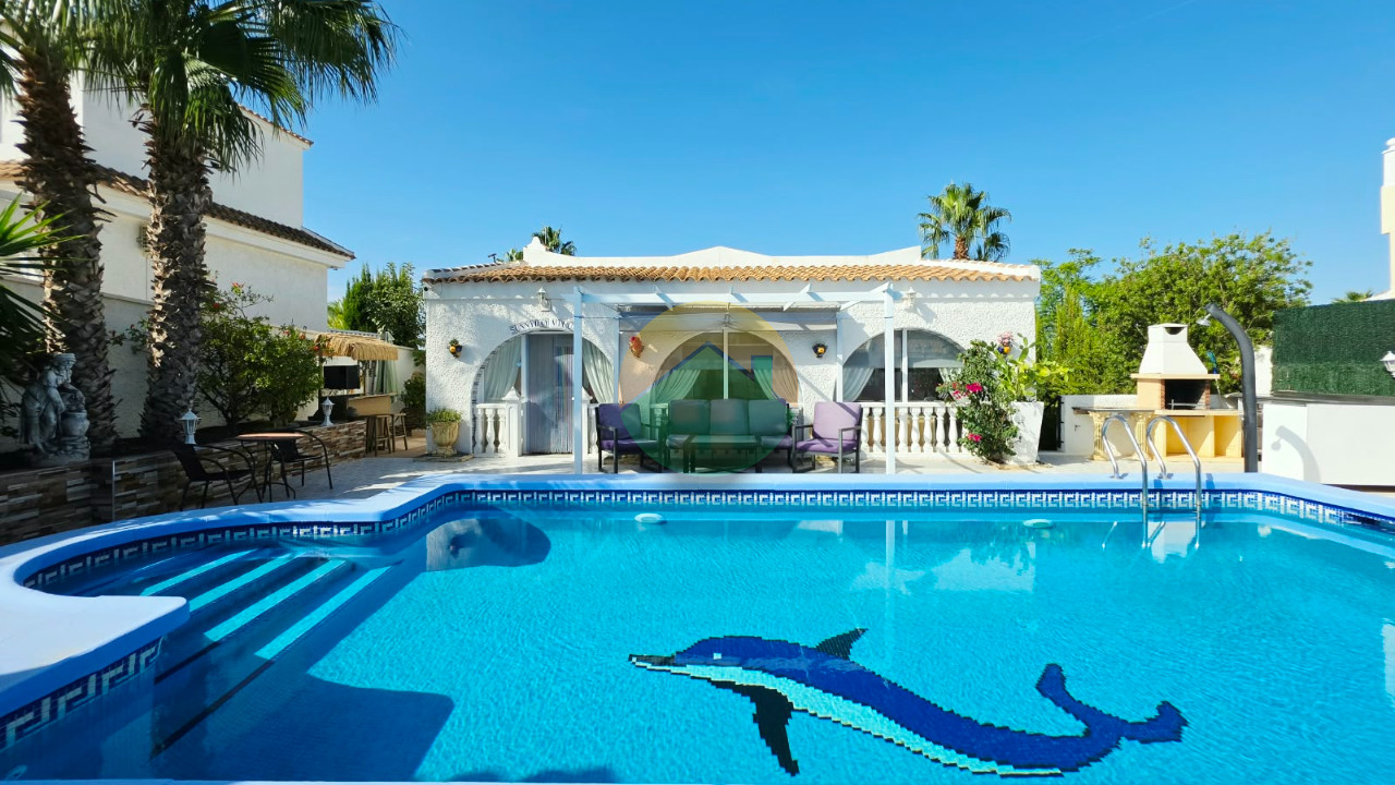 https://admin.mercerspropertyspain.com/upload/properties/foa393-6ac8c94483d9a.jpg