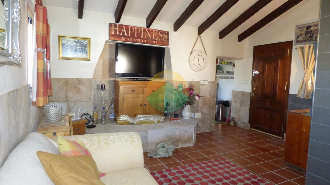 2 Bedroom Country house For Sale