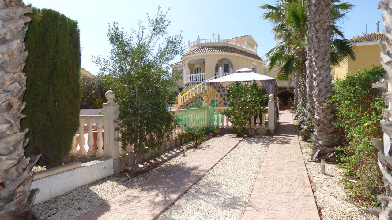 5 Bedroom Detached Villa For Sale