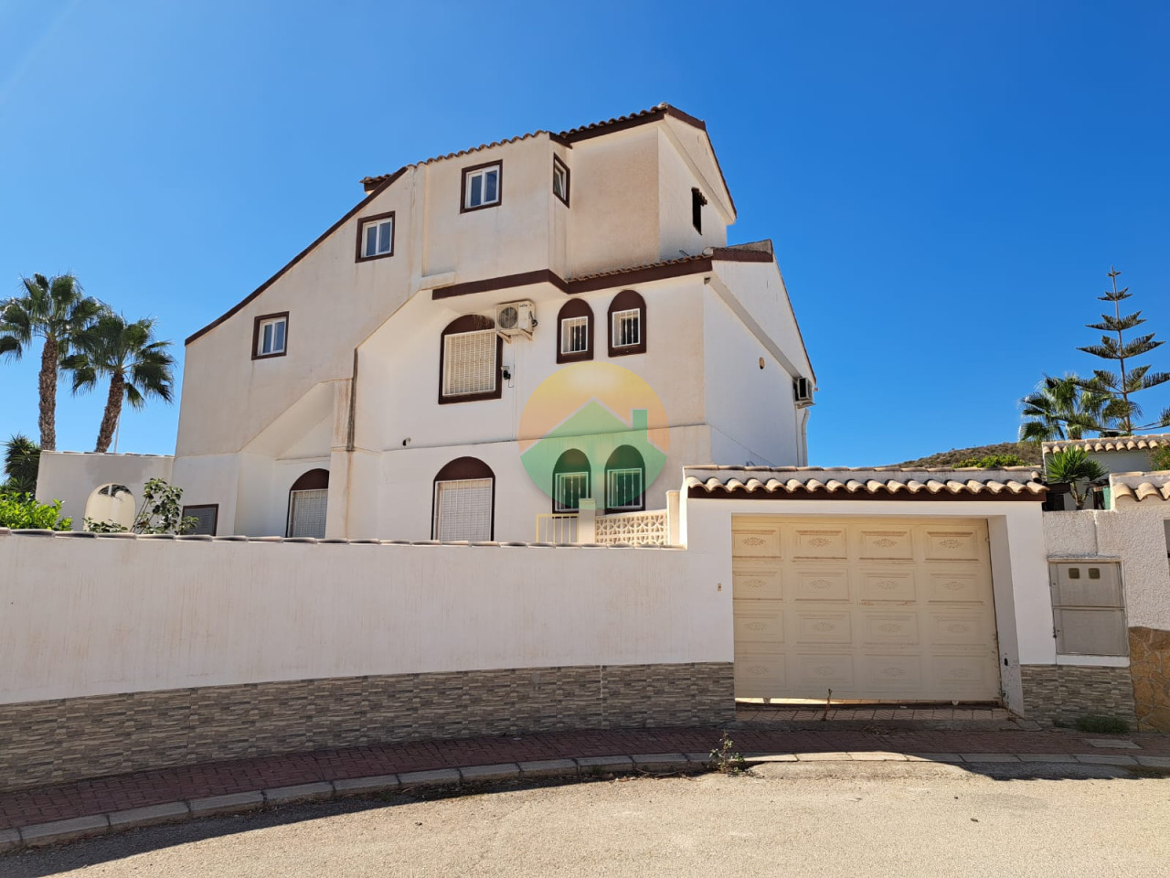 6 Bedroom Detached For Sale