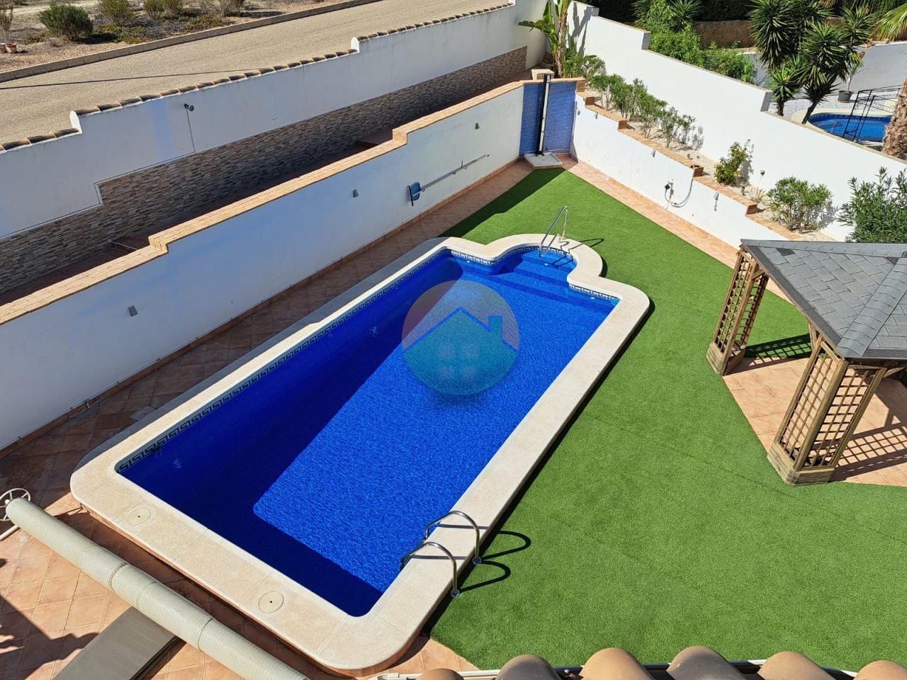6 Bedroom Detached For Sale