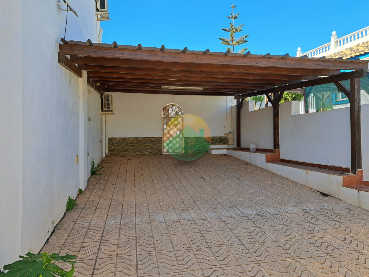 6 Bedroom Detached For Sale