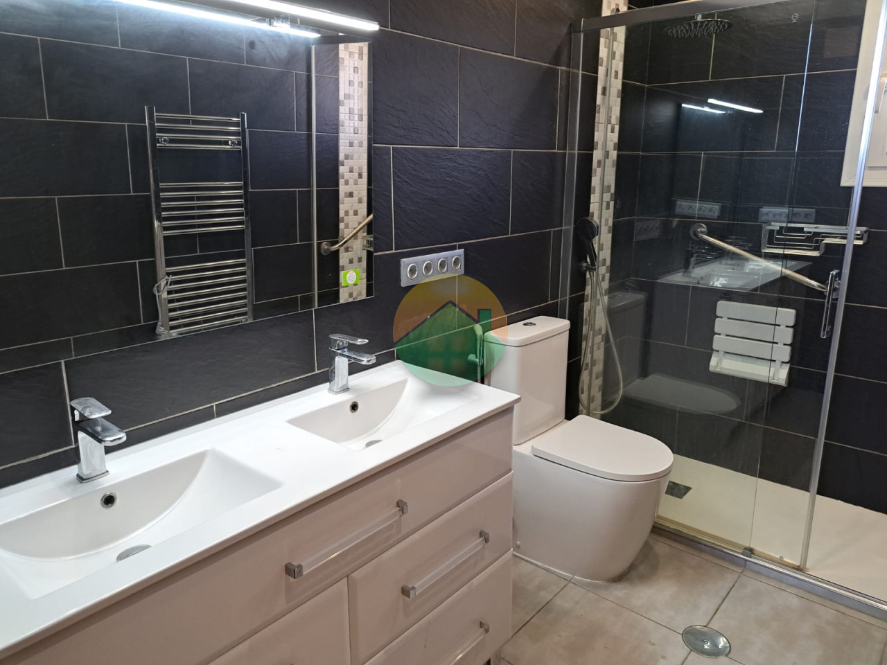 6 Bedroom Detached For Sale