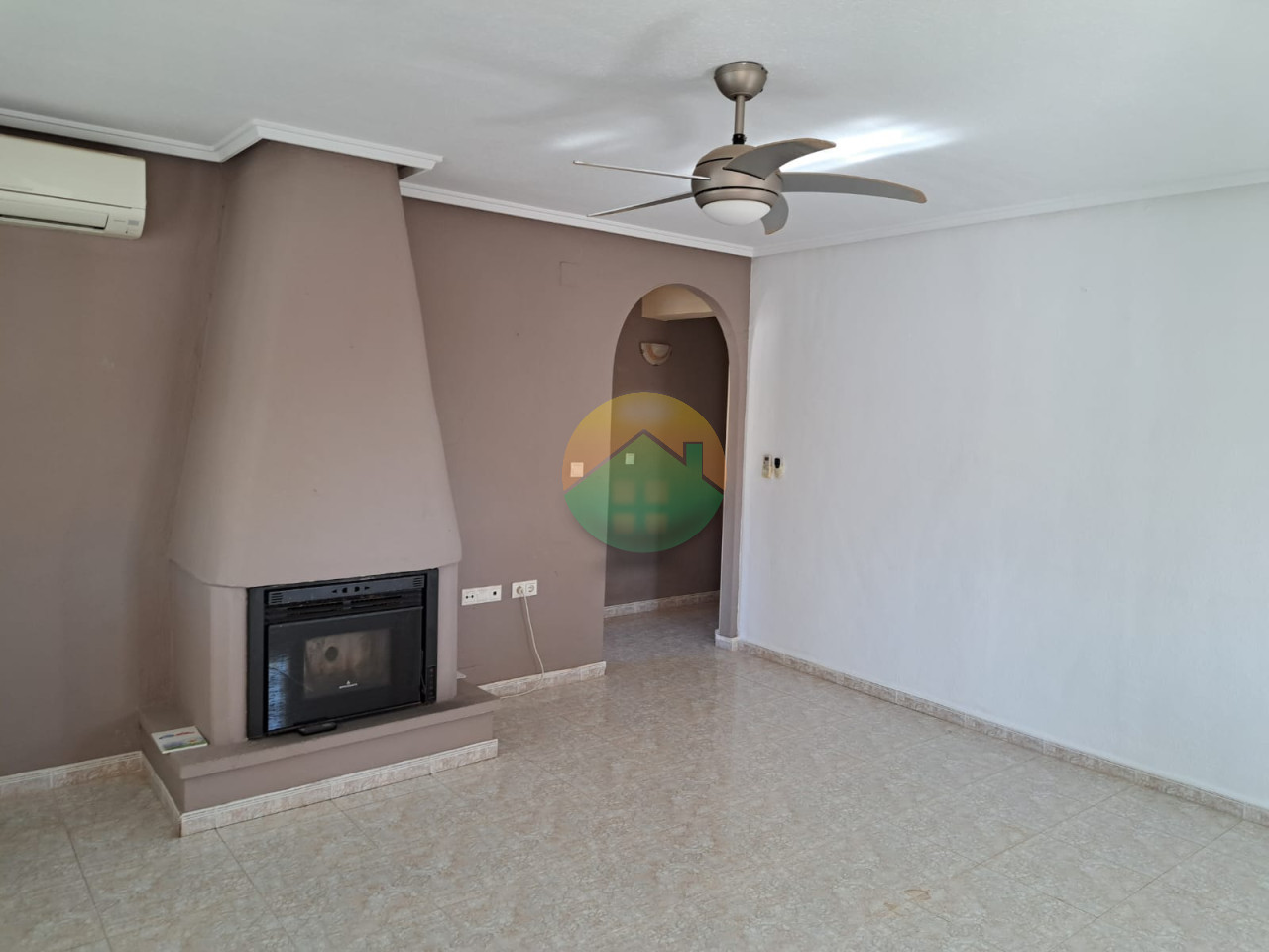 6 Bedroom Detached For Sale