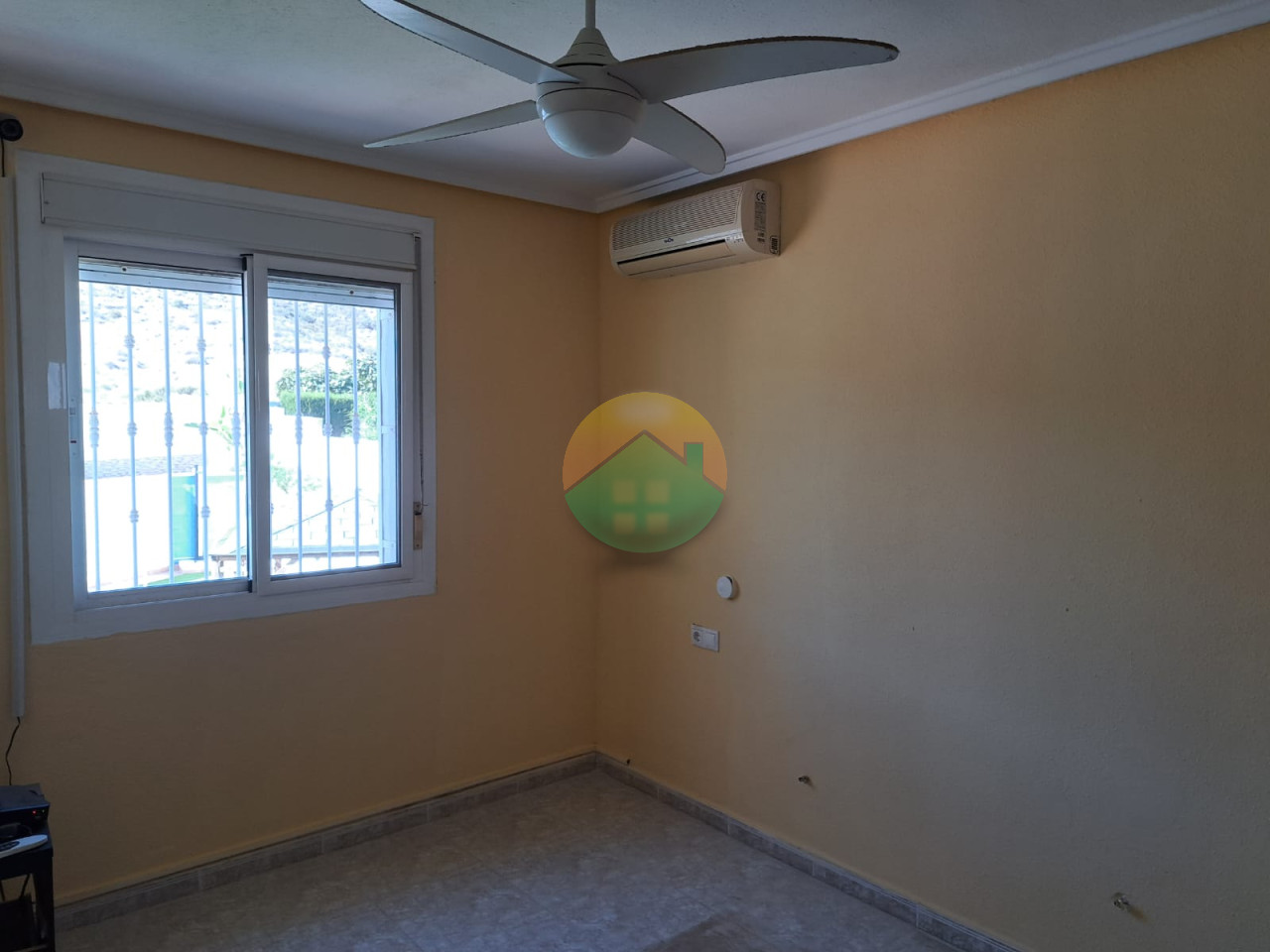 6 Bedroom Detached For Sale