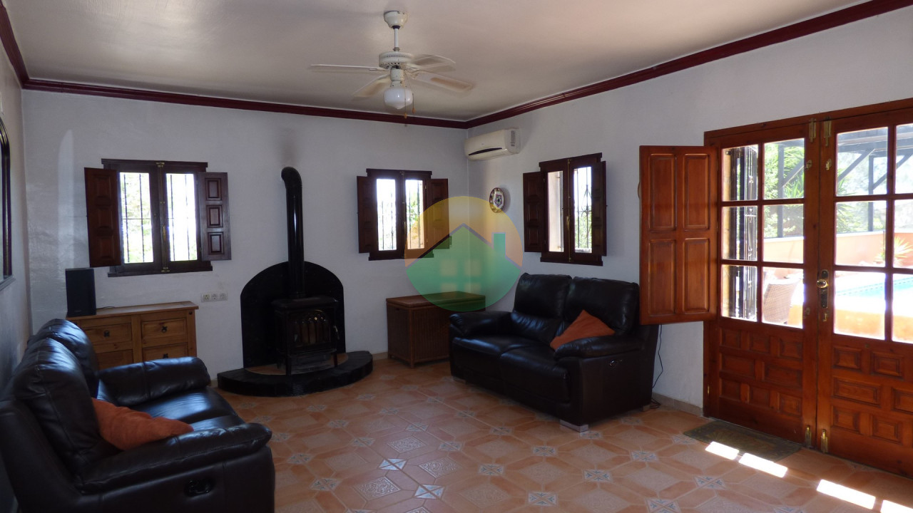 4 bedroom Country house For sale
