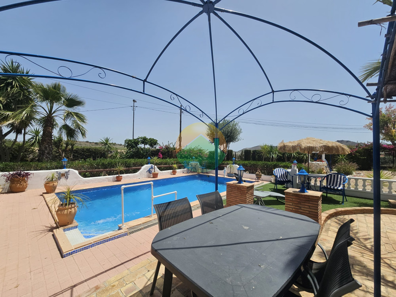 3 Bedroom Country House For Sale