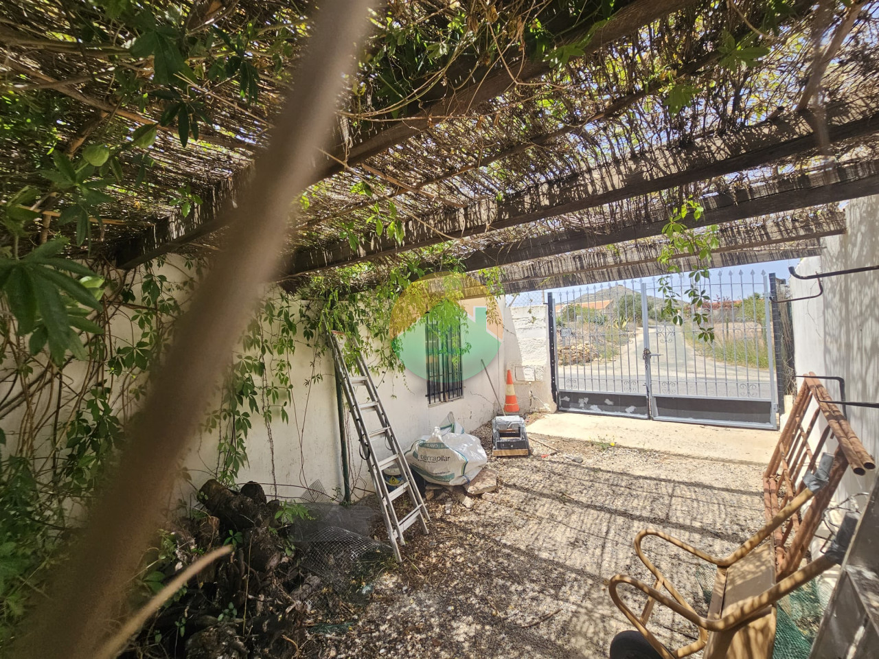 3 Bedroom Country House For Sale