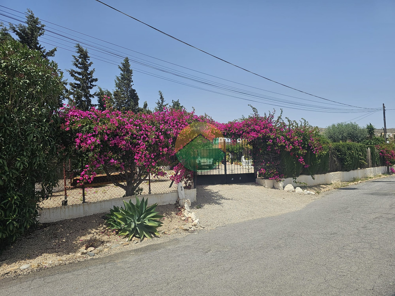3 Bedroom Country House For Sale