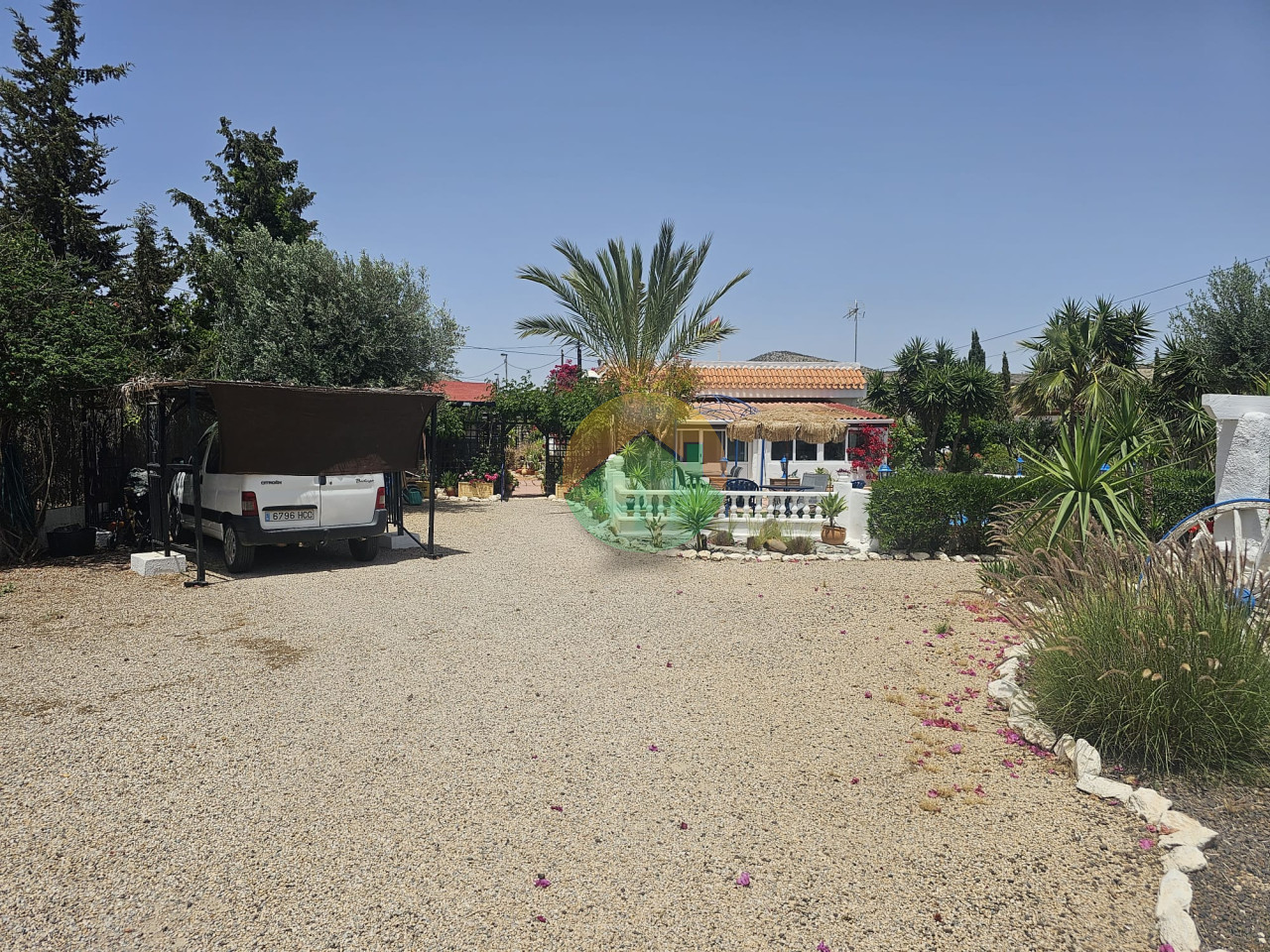 3 Bedroom Country House For Sale