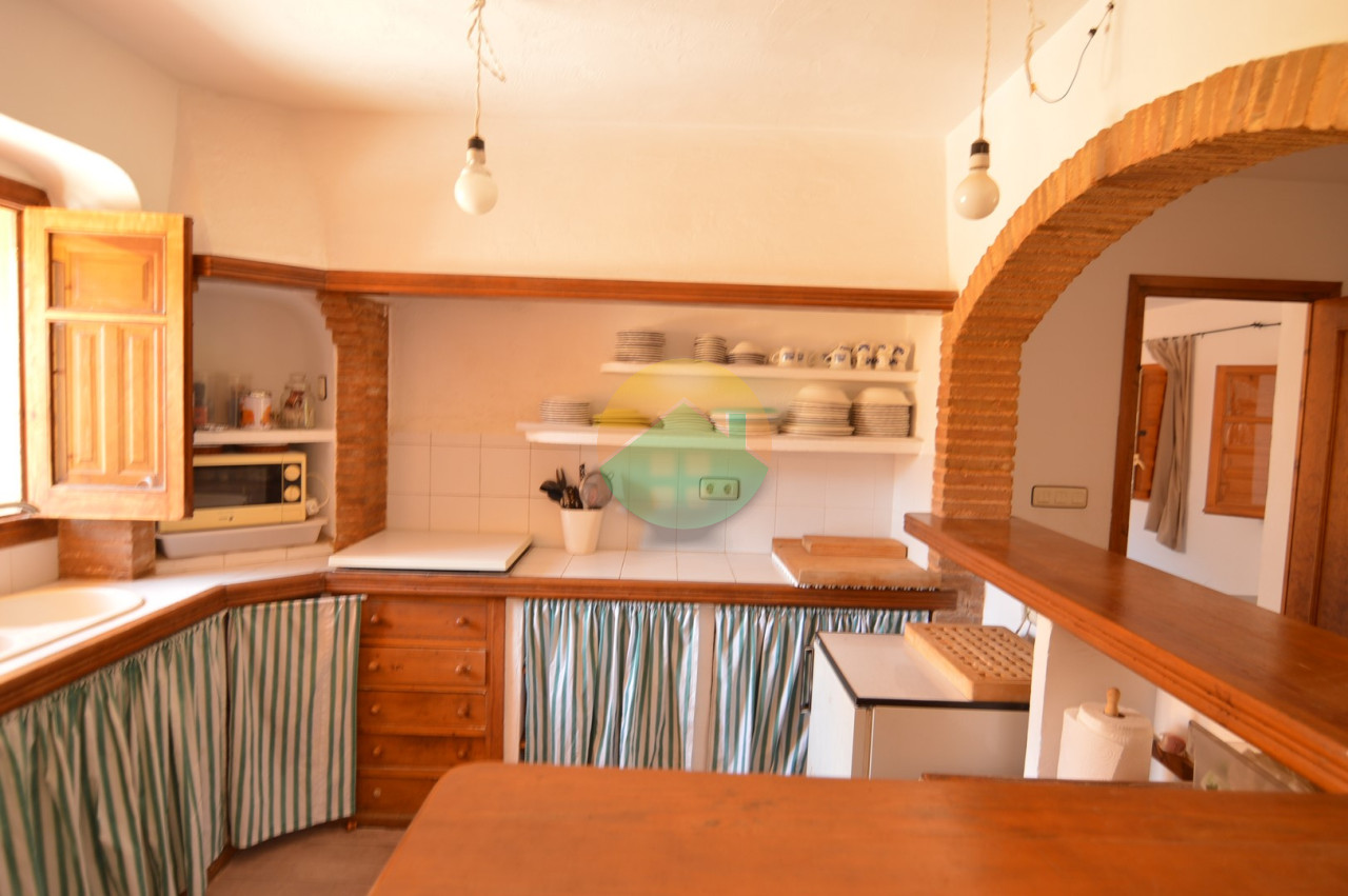3 Bedroom Country House For Sale