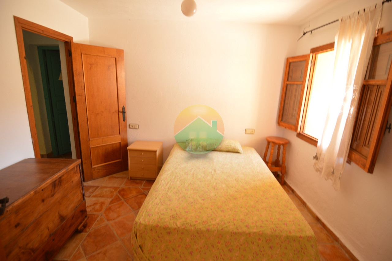 3 Bedroom Country House For Sale