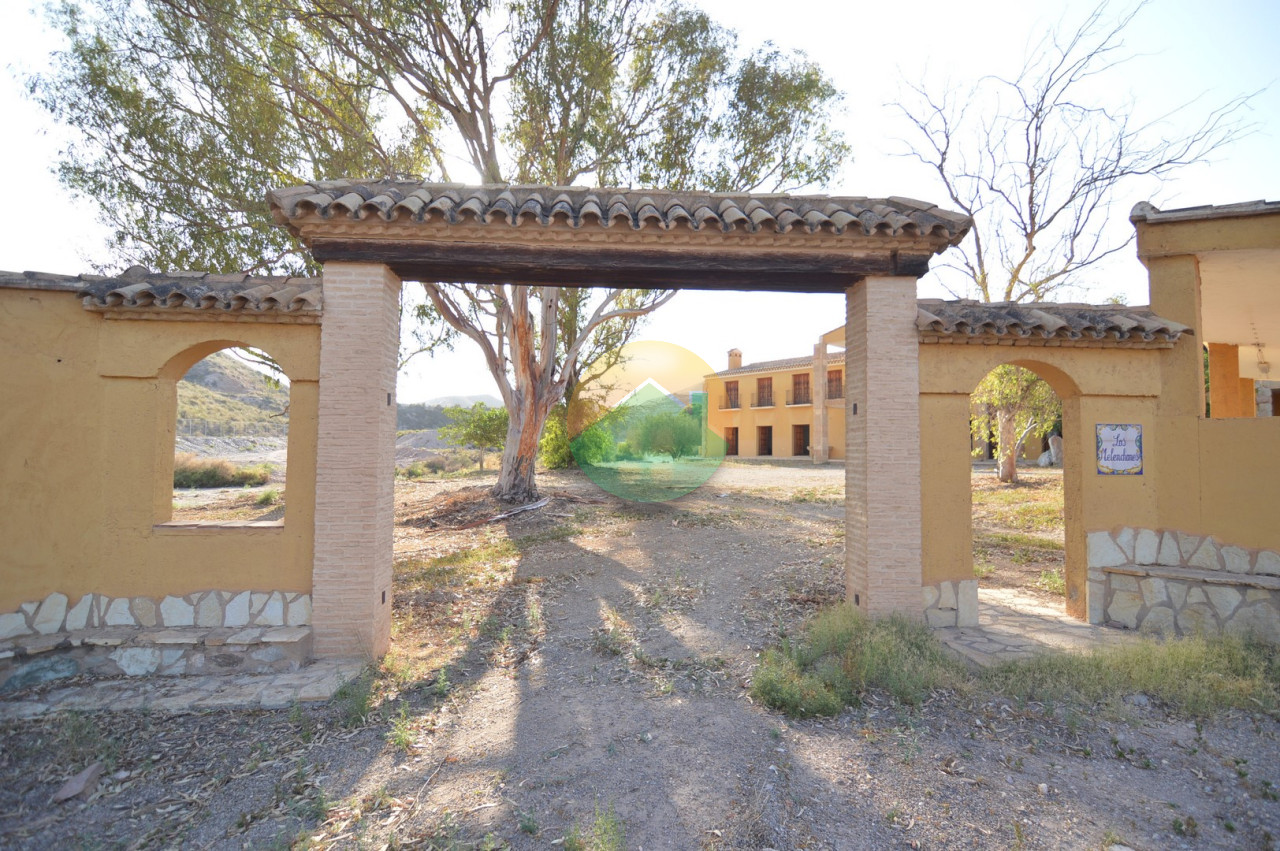 3 Bedroom Country House For Sale
