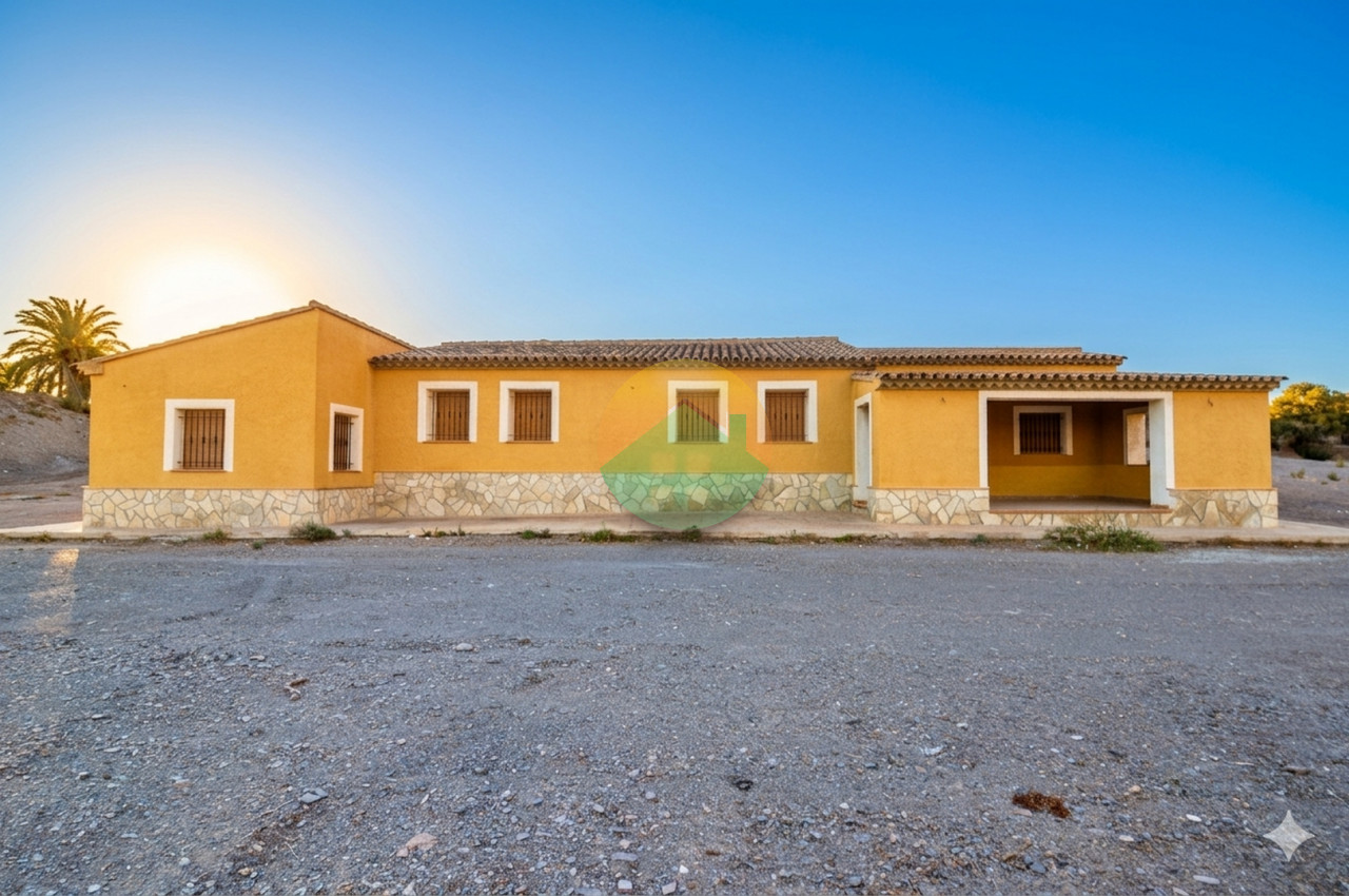 3 Bedroom Country House For Sale