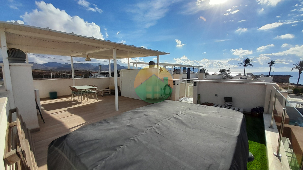 2 Bedroom Top floor Apartment For Sale