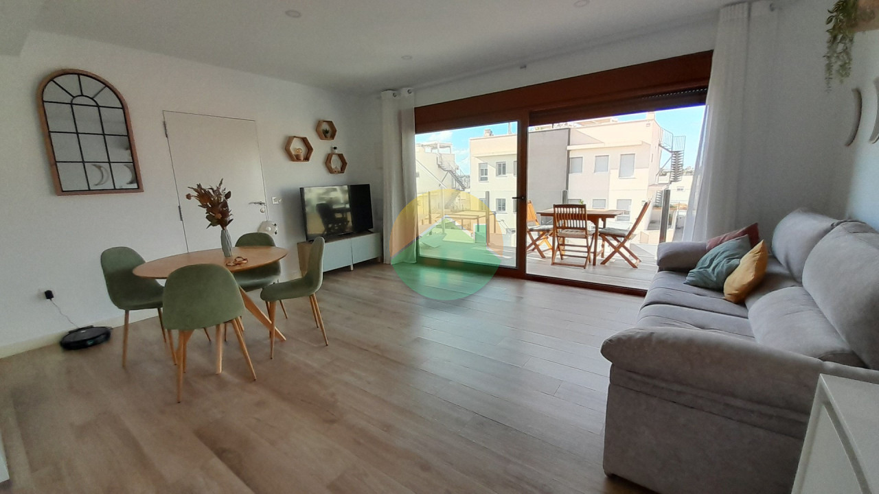2 Bedroom Top floor Apartment For Sale
