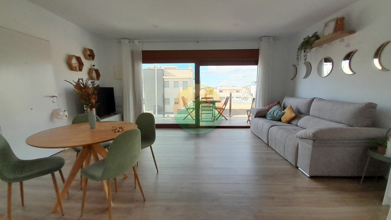 2 Bedroom Top floor Apartment For Sale