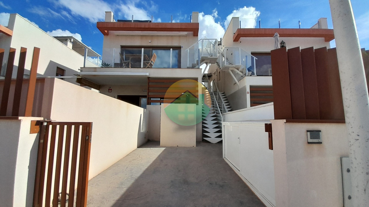 2 Bedroom Top floor Apartment For Sale