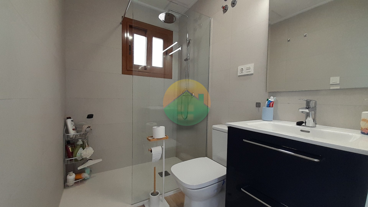 2 Bedroom Top floor Apartment For Sale