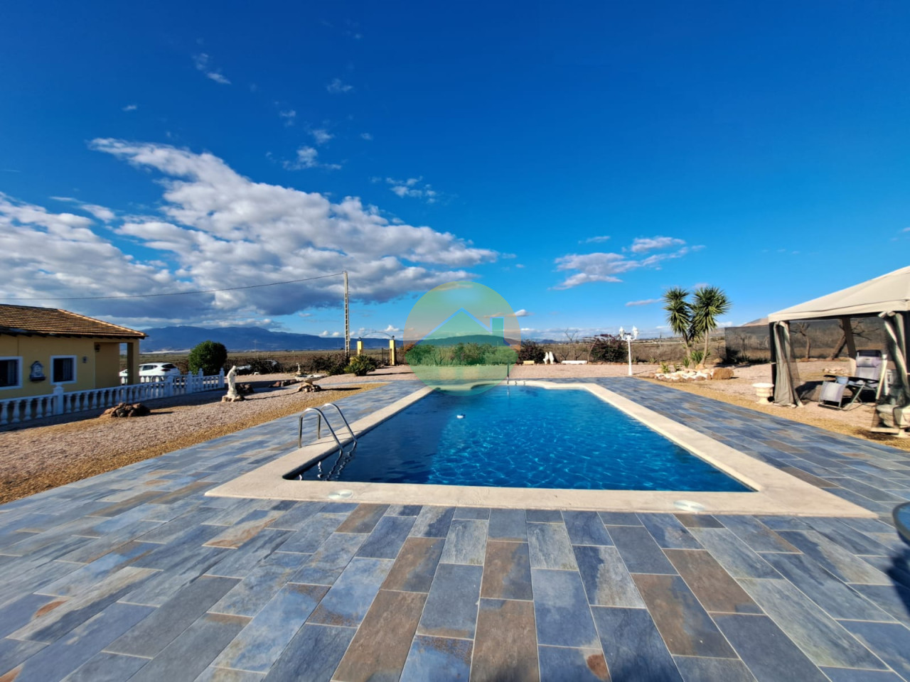 5 Bedroom Country house For Sale