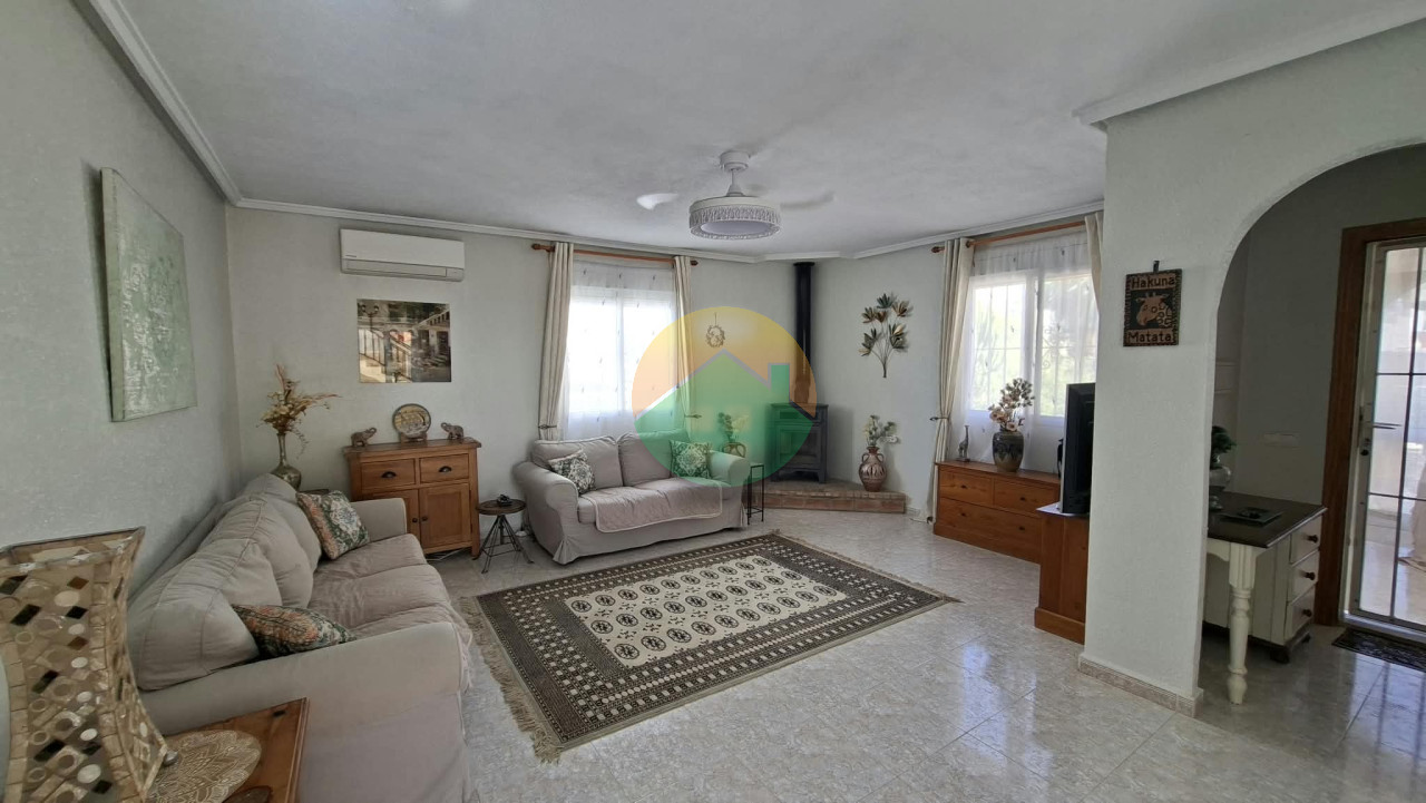 2 Bedroom Detached For sale